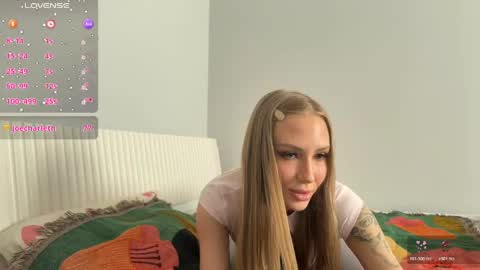 Snapshot of eva_vex chatting on 04/27/26, 05:05 Hello Im Eva online show from 04/27/26, 05:05