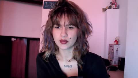 Snapshot of eva_viulet chatting on 12/19/25, 03:52 MISS EVY online show from 12/19/25, 03:52