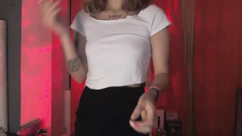 Snapshot of eva_viulet chatting on 02/01/26, 01:15 MISS EVY online show from 02/01/26, 01:15