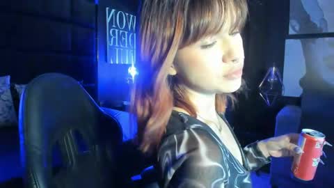 Snapshot of eva_viulet chatting on 04/19/26, 03:39 MISS EVY online show from 04/19/26, 03:39