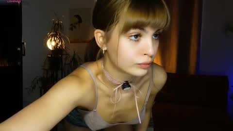 Snapshot of eva_zill_blossom chatting on 11/24/25, 08:14 Hello my name is Eva its my first day here online show from 11/24/25, 08:14