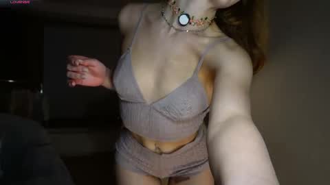 Hello my name is Eva its my first day here online show from 02/26/26, 06:07