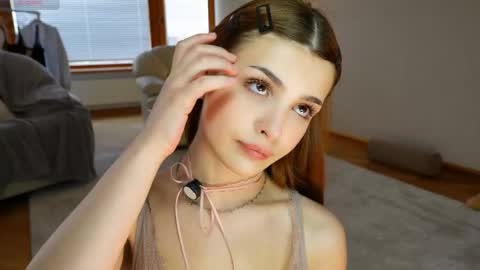 Hello my name is Eva its my first day here online show from 04/04/26, 08:56