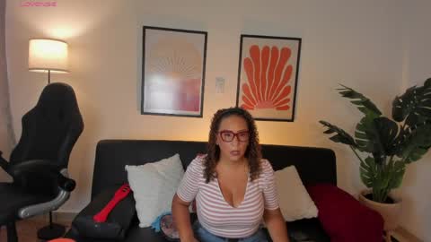 Snapshot of evaa_mills chatting on 05/11/26, 08:28 Eva online show from 05/11/26, 08:28