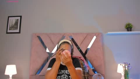 Snapshot of evaa_mills chatting on 05/18/26, 06:47 Eva online show from 05/18/26, 06:47