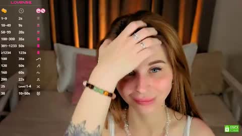 Eva. OFFICAL PAGE  MARI CLARK online show from 06/18/26, 10:25