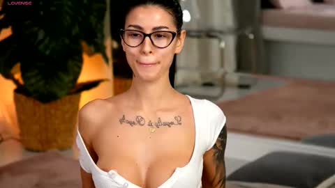 Snapshot of evaamanti chatting on 12/03/25, 05:15 Eva online show from 12/03/25, 05:15