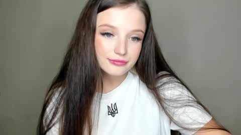 Snapshot of evaamillerr chatting on 10/16/25, 11:44 Eva online show from 10/16/25, 11:44