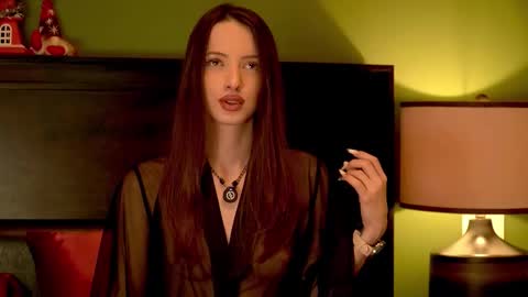 Snapshot of evabloomi chatting on 12/13/25, 10:04 Eva online show from 12/13/25, 10:04