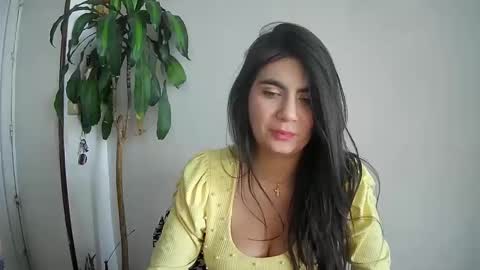 evacollins12 online show from 01/07/25, 04:05