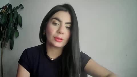 evacollins12 online show from 02/03/25, 10:21