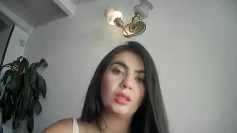 evacollins12 online show from 02/04/25, 10:34