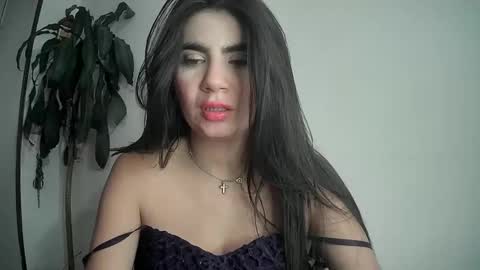 evacollins12 online show from 02/06/25, 03:27