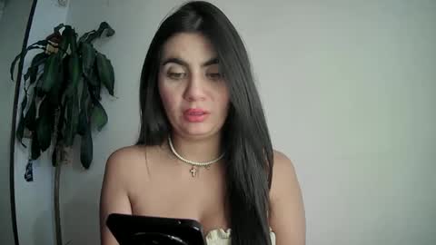 evacollins12 online show from 02/07/25, 10:20