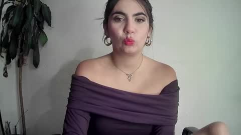 evacollins12 online show from 02/09/25, 03:22