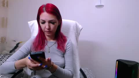 EvadesireONE online show from 05/12/26, 09:06