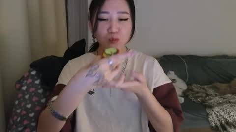 Snapshot of evadior chatting on 10/13/25, 04:40 Eva online show from 10/13/25, 04:40