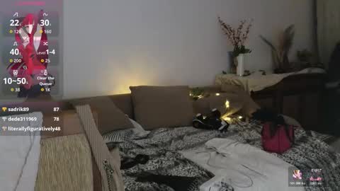 Snapshot of evadior chatting on 10/31/25, 02:51 Eva online show from 10/31/25, 02:51