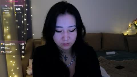 Snapshot of evadior chatting on 11/21/25, 07:45 Eva online show from 11/21/25, 07:45