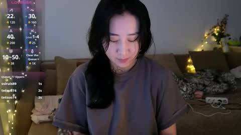 Snapshot of evadior chatting on 11/23/25, 02:22 Eva online show from 11/23/25, 02:22