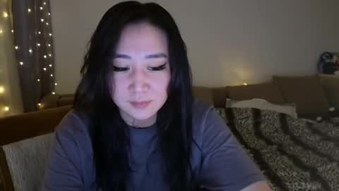 Snapshot of evadior chatting on 12/14/25, 01:27 Eva online show from 12/14/25, 01:27