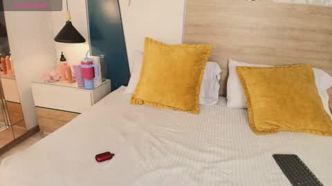 Evadne online show from 09/28/25, 06:35