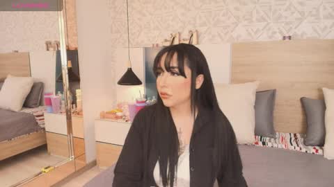 Snapshot of evadnestein chatting on 11/01/25, 05:59 Evadne online show from 11/01/25, 05:59