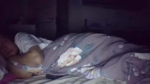 Snapshot of evaglad chatting on 10/05/25, 08:18 evaglad online show from 10/05/25, 08:18