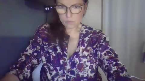 Snapshot of evaglad chatting on 10/08/25, 02:36 evaglad online show from 10/08/25, 02:36