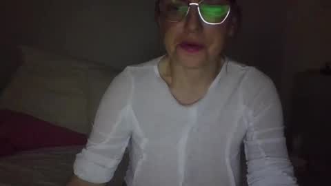 Snapshot of evaglad chatting on 10/18/25, 12:24 evaglad online show from 10/18/25, 12:24