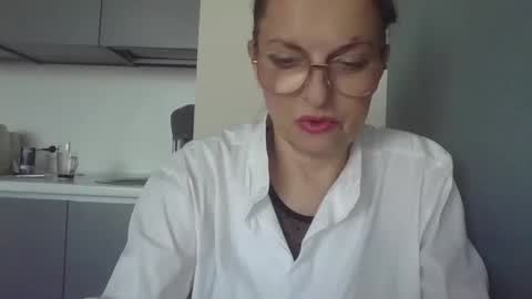 Snapshot of evaglad chatting on 10/18/25, 12:28 evaglad online show from 10/18/25, 12:28