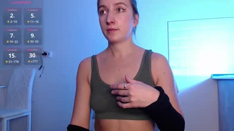 Snapshot of evahailey_ chatting on 10/21/25, 02:56 Eva online show from 10/21/25, 02:56