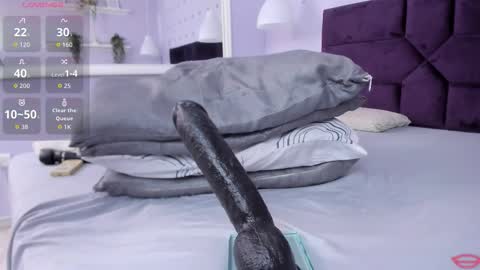 Snapshot of evahalston chatting on 10/31/25, 09:05 evahalston online show from 10/31/25, 09:05