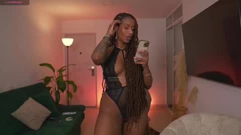 Snapshot of evajacksss_ chatting on 02/11/25, 10:28 evajacksss_ online show from 02/11/25, 10:28