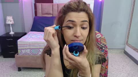 Snapshot of evaloviaa_ chatting on 12/27/24, 02:43 Eva online show from 12/27/24, 02:43