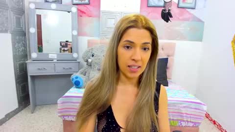 Snapshot of evaloviaa_ chatting on 02/18/25, 01:00 Eva online show from 02/18/25, 01:00