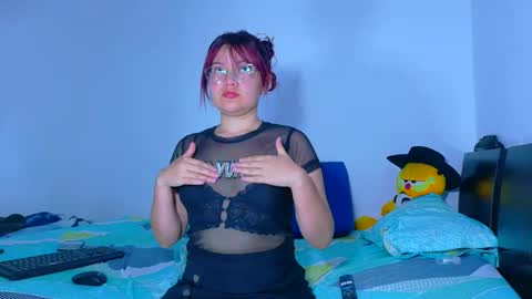 Snapshot of evaluna_02 chatting on 05/19/26, 12:00 evaluna_02 online show from 05/19/26, 12:00