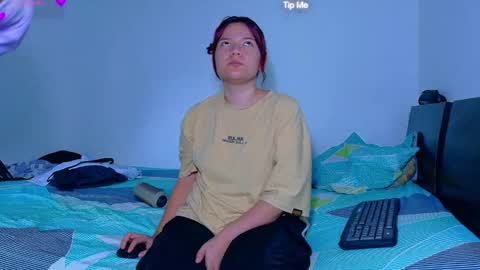 Snapshot of evaluna_02 chatting on 06/12/26, 11:42 evaluna_02 online show from 06/12/26, 11:42