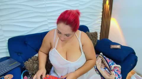 Snapshot of evamilff_ chatting on 01/12/26, 01:16 Eva online show from 01/12/26, 01:16