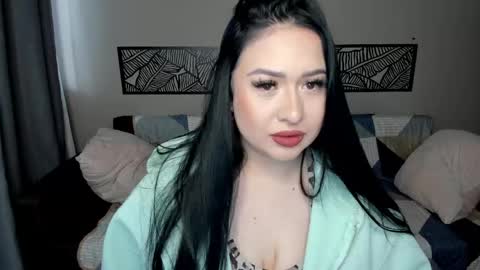 Snapshot of evamoriese chatting on 12/16/25, 04:17 Kris online show from 12/16/25, 04:17