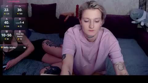 Snapshot of evandiva chatting on 02/16/26, 11:01 lesbian couple online show from 02/16/26, 11:01