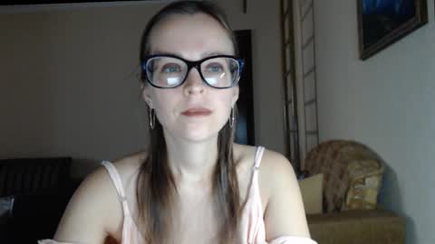 Snapshot of evangeline06 chatting on 09/18/25, 08:49 YourMistress online show from 09/18/25, 08:49