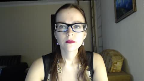 Snapshot of evangeline06 chatting on 11/20/25, 08:58 YourMistress online show from 11/20/25, 08:58