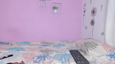 Snapshot of evangeline_mos chatting on 12/16/25, 06:40 evangeline_mos online show from 12/16/25, 06:40