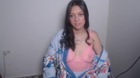 Snapshot of evangeline_petite chatting on 05/29/26, 10:19 eva online show from 05/29/26, 10:19