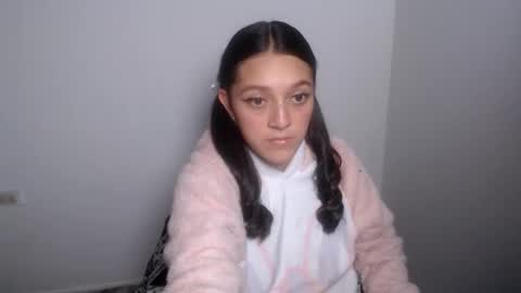 Snapshot of evangeline_petite chatting on 05/31/26, 01:14 eva online show from 05/31/26, 01:14