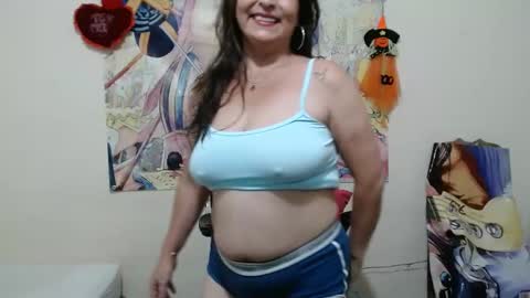 Snapshot of evangelinhotxxx33 chatting on 12/17/24, 08:21 Eva online show from 12/17/24, 08:21