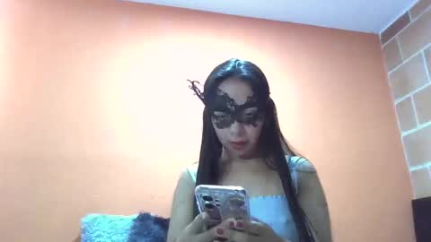 Snapshot of evangelinne_01 chatting on 10/28/25, 01:14 evangelinne_01 online show from 10/28/25, 01:14