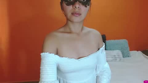 Snapshot of evangelinne_01 chatting on 11/16/25, 03:28 evangelinne_01 online show from 11/16/25, 03:28