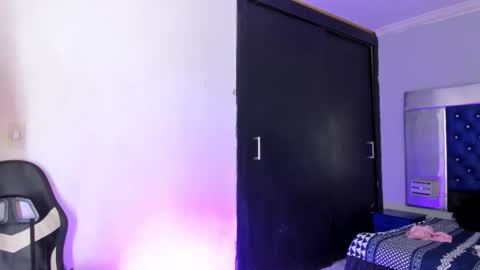 Snapshot of evanllelyne chatting on 10/18/25, 11:27 evanllelyne online show from 10/18/25, 11:27